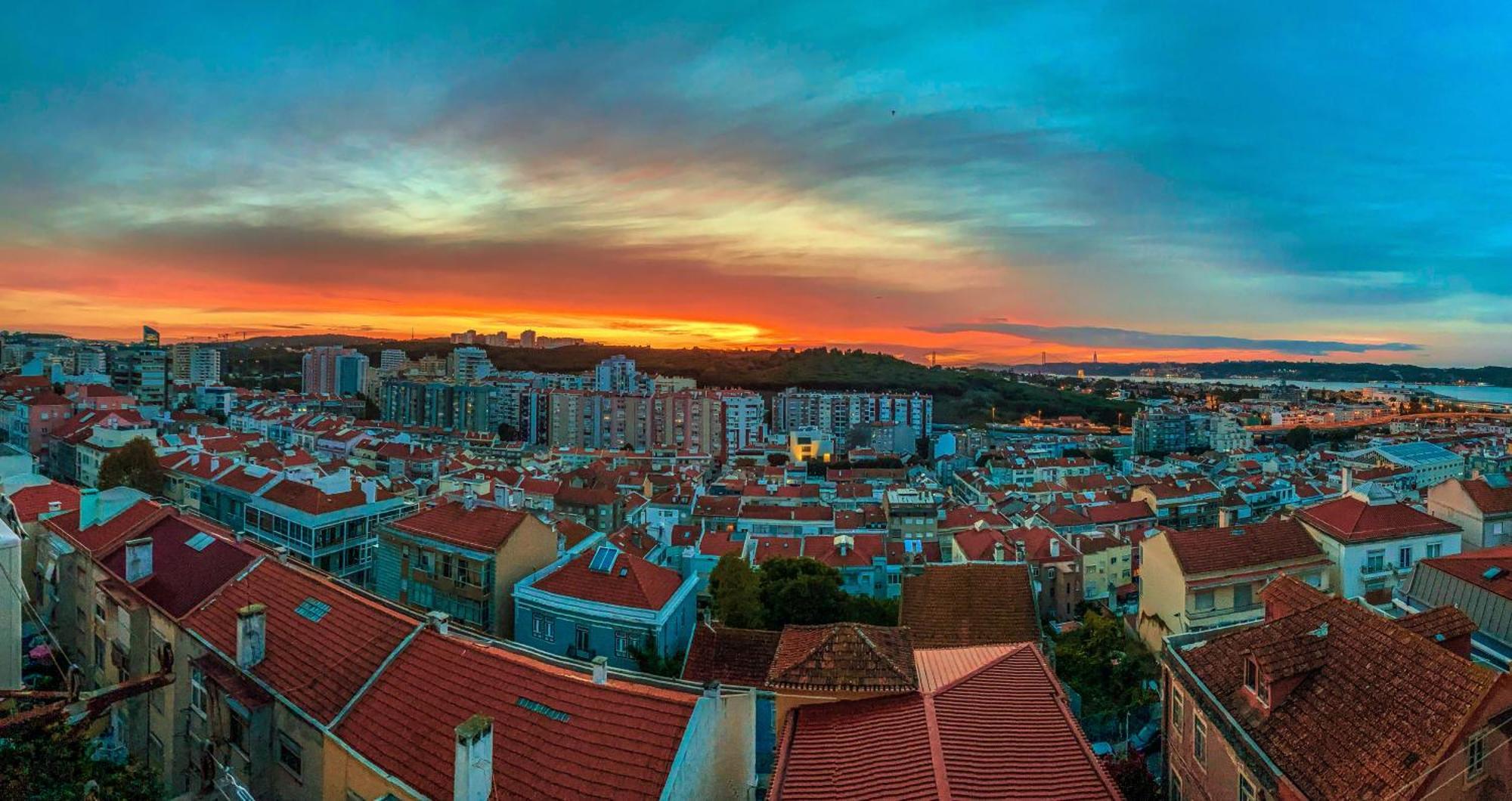 Ideally Located With Perfect Views Homestay