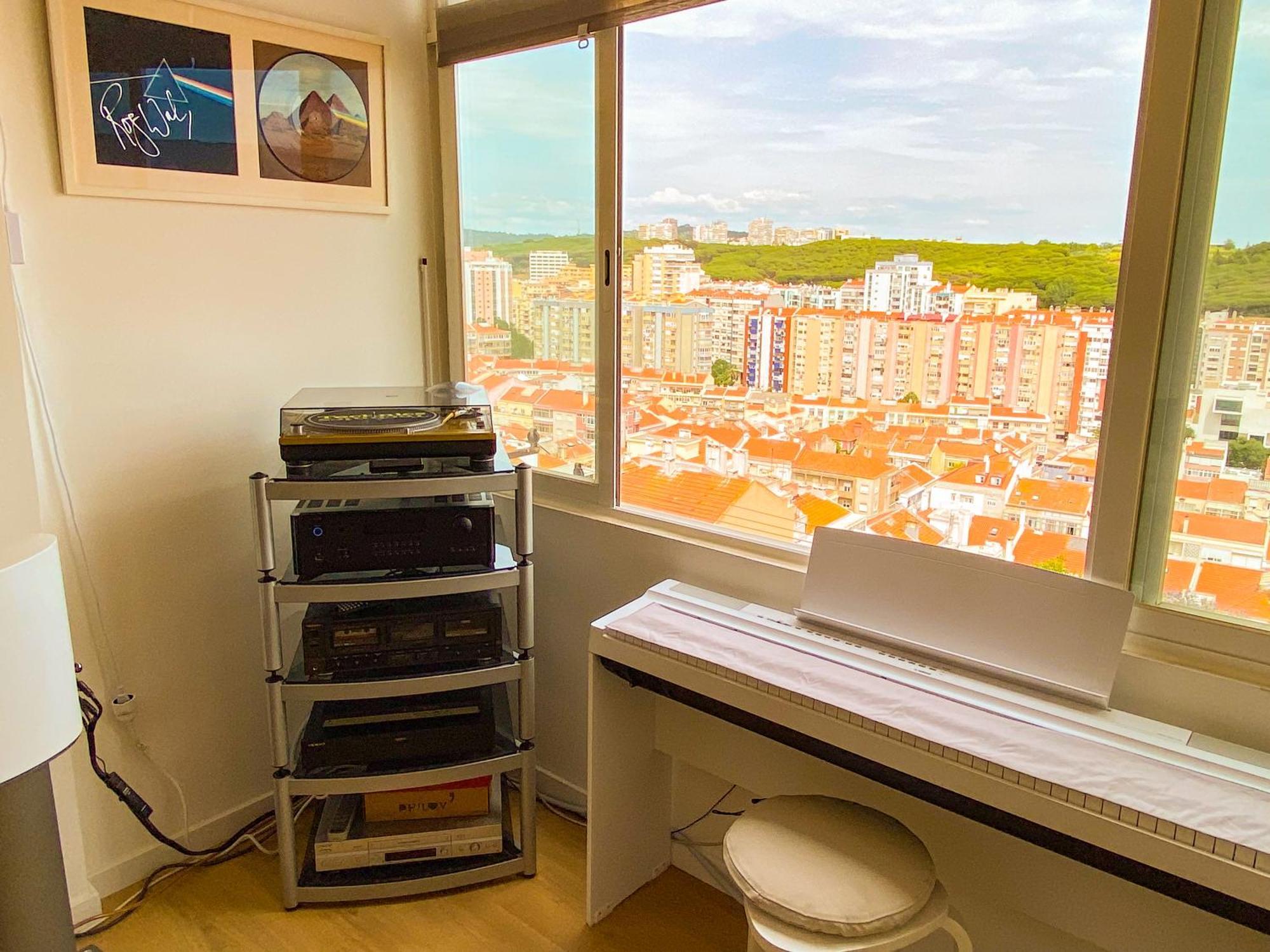 Ideally Located With Perfect Views Alges