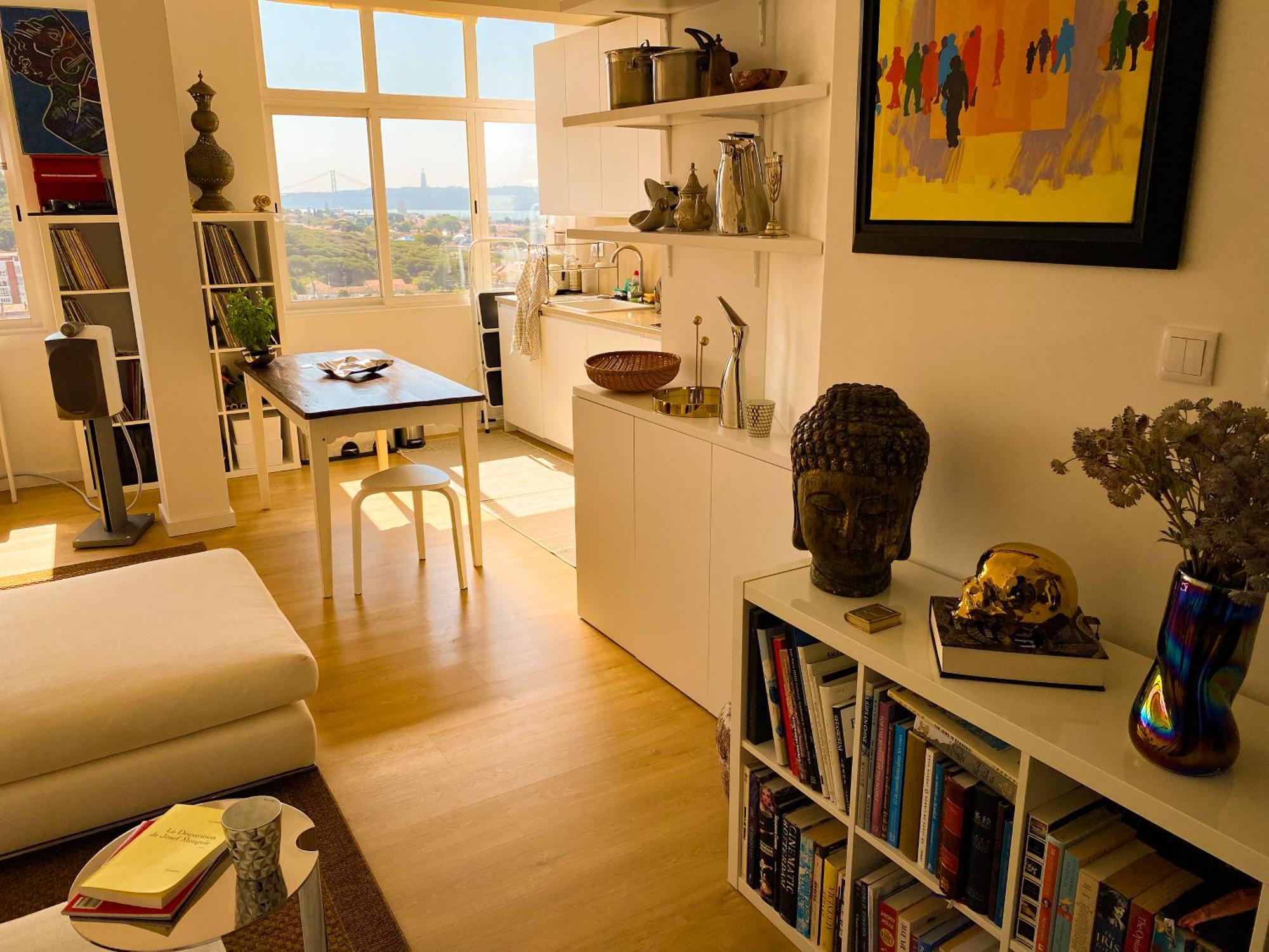 Ideally Located With Perfect Views Homestay