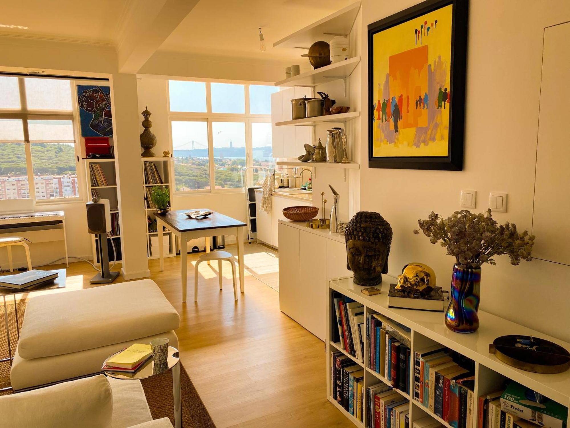 Ideally Located With Perfect Views Kwatera prywatna Algés