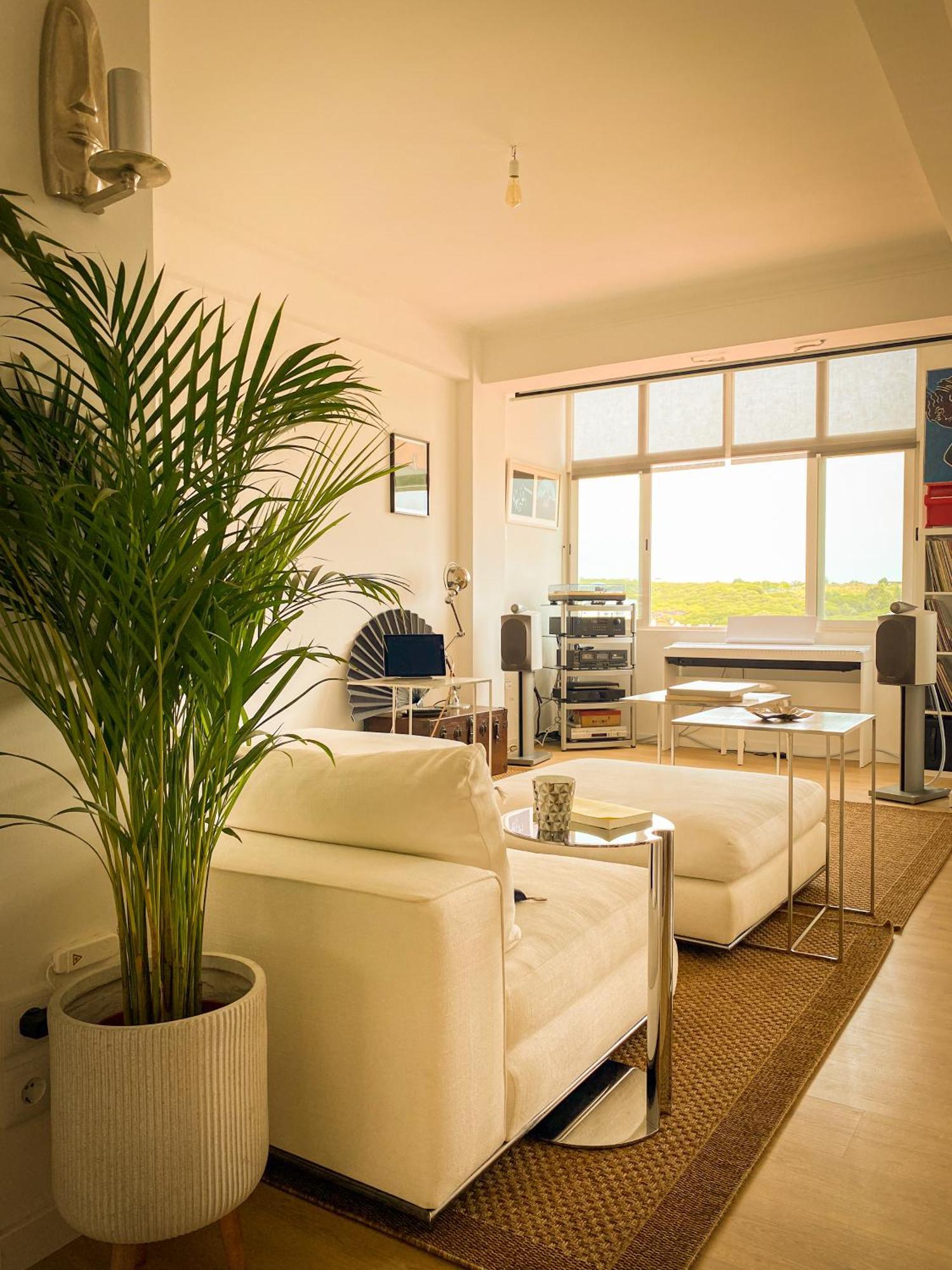 Ideally Located With Perfect Views Kwatera prywatna Algés